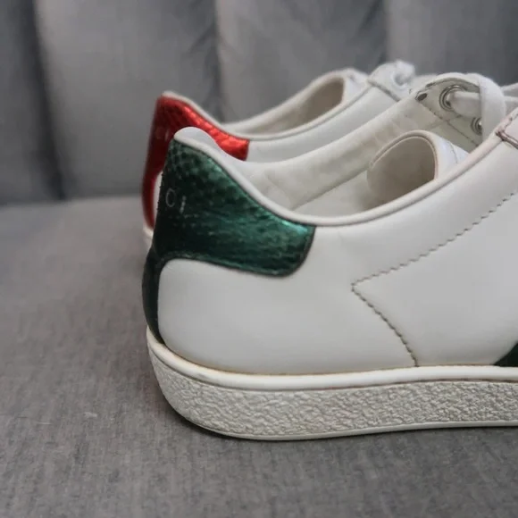 ❌SOLD❌White Sneakers with Green and Red Stripe (34) - Picture 6 of 7